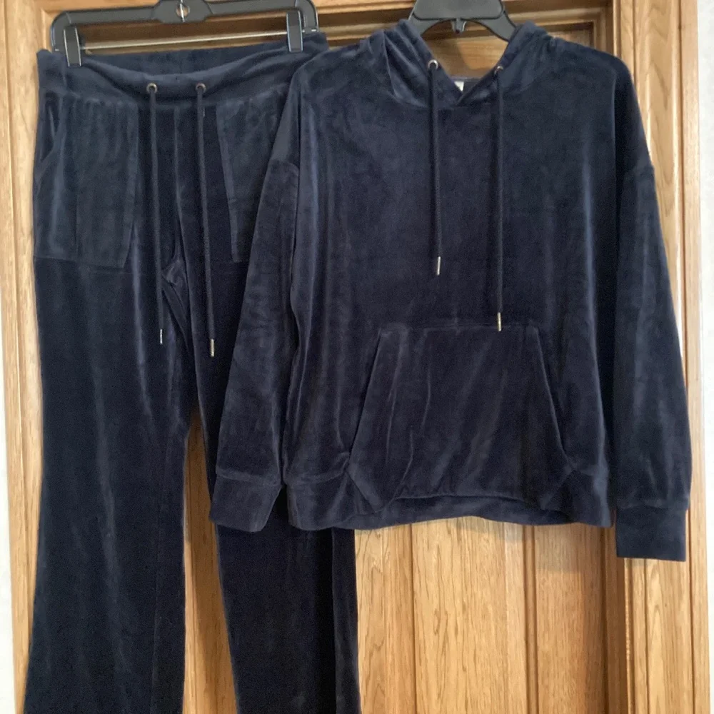 Jogging Set - Picture 3 of 5